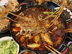 -鸿顺老铁锅美蛙鱼府(解放碑店)