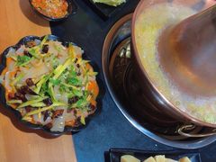 -果松木炭酸菜铜火锅·外婆参鸡汤