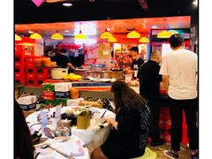 大堂-鲜入围煮花胶鸡海鲜火锅