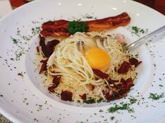 -Chom Cafe and Restaurant