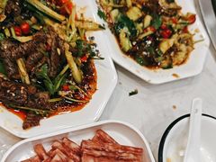 -鲁员外地锅鸡地锅鱼(古墩路店)