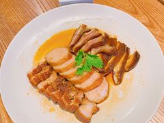猪耳肉卷五花肉三拼-MR鹅外