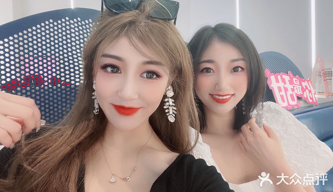 吃‮就鱼‬选朝花里 人气爆满 天天排队的本‮热土‬销