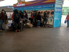 靠近入口的网上订票自助取票机-天河客运站(地铁站)