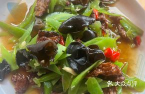 Wood Ear Mushroom and Bamboo Shoots Stir-Fried with Pork Slices
