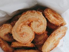 纯奶小蝴蝶酥-上海哈尔滨食品厂(合生汇店)