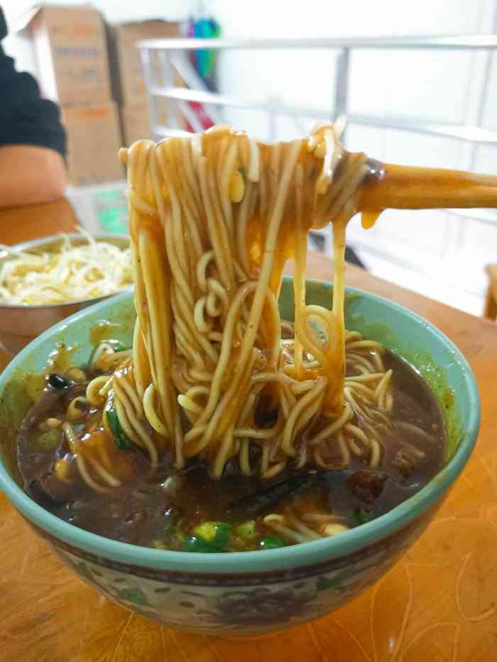 银鲜牛肉面-"类似于油茶的那种nian汤汤牛肉面,是比."-大众点评移动版