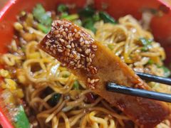 -爆炸头阿姨小四川正宗川味小吃(无任何分店)