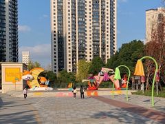 -阳光滨江天地尚湾里-地下停车场