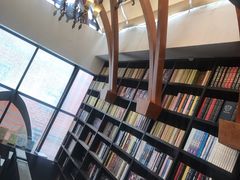 -钟书阁(松江泰晤士小镇店)