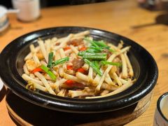 -帅巴人舅母子腊蹄民俗村