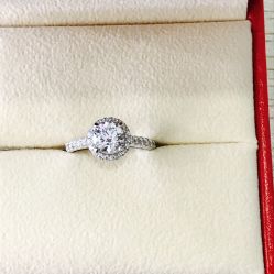 -威德钻石-克拉钻大本营(南京东路店)