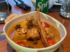 -Chom Cafe and Restaurant