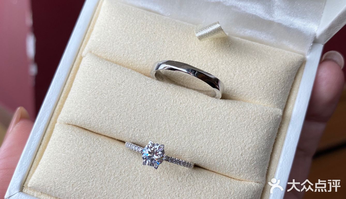 这一套婚戒,这的好特别!!