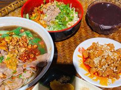 -爆炸头阿姨小四川正宗川味小吃(无任何分店)