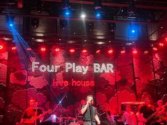 -FOUR PLAY BAR