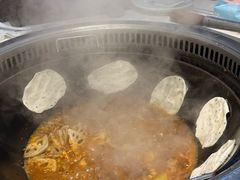 地锅贴饼-地锅公社·现炒地锅鸡·地锅鱼·夜宵(罗锦路店)