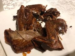 手撕乳鸽-琬苑鸽庄·川粤融合菜(解放碑总店)
