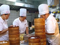 -馋三尺蟹粉小笼(人民广场店)