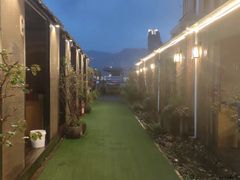 -冰冰龙虾·江湖菜·花园江景餐厅
