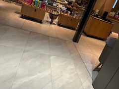 -星巴克臻选(上海中环广场2F店)