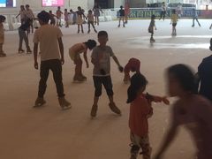 -冰纷万象滑冰场(赣州华润万象城店)