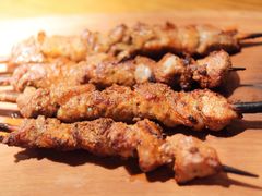 红柳羊肉串-阿里家·新疆烤肉酒場 by MIG