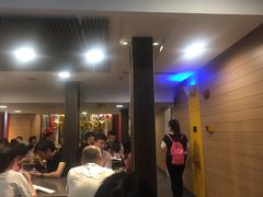 等位区-麦当劳(百利广场店)