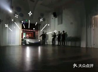 把跑车开进宴会厅，超酷️