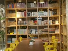 -新华里咖啡书吧(新华书店小寨店)