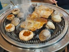 -围炉肉舍•炭烤活鳗•丹东海鲜烤肉(步行街店)