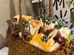 -三出山火锅(南京万象天地店)