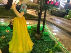 -亚龙湾亚泰商业街