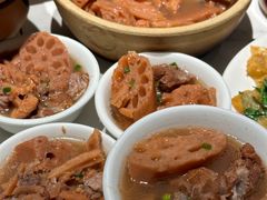 六小时煨莲藕汤-鑫小城故事·藕汤·家常菜(台北一路总店)