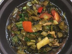 酸菜焖鸡杂-东豪园林海鲜酒家(南港路辅路店)