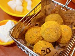 -BHC炸鸡(明洞总店)