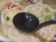 -蒙自源米线大王(花园城商场店)