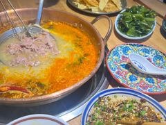 -洱火云南酸菜牛肉火锅(石景山当代商城店)