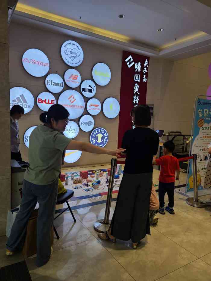 瞻园奥特莱斯商场-"这个商场简直是我们穷人的福音,性价比很高.