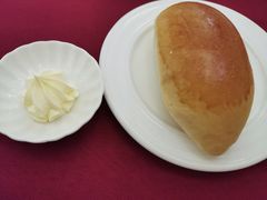 餐前面包加黄油-红房子西菜馆(淮海中路店)