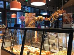 面包甜点陈列柜-Dough&Joe团憩(瑞虹天地月亮湾店)