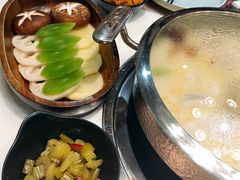 -洪氏嗨捞·猪肚鸡火锅(阳光天地店)