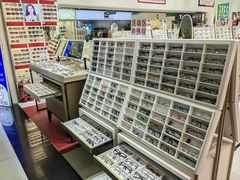 -美式眼镜·授权蔡司.依视路.尼康.豪雅.明月(人民广场店)