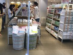 -名创优品(河南郑州健康路2店)