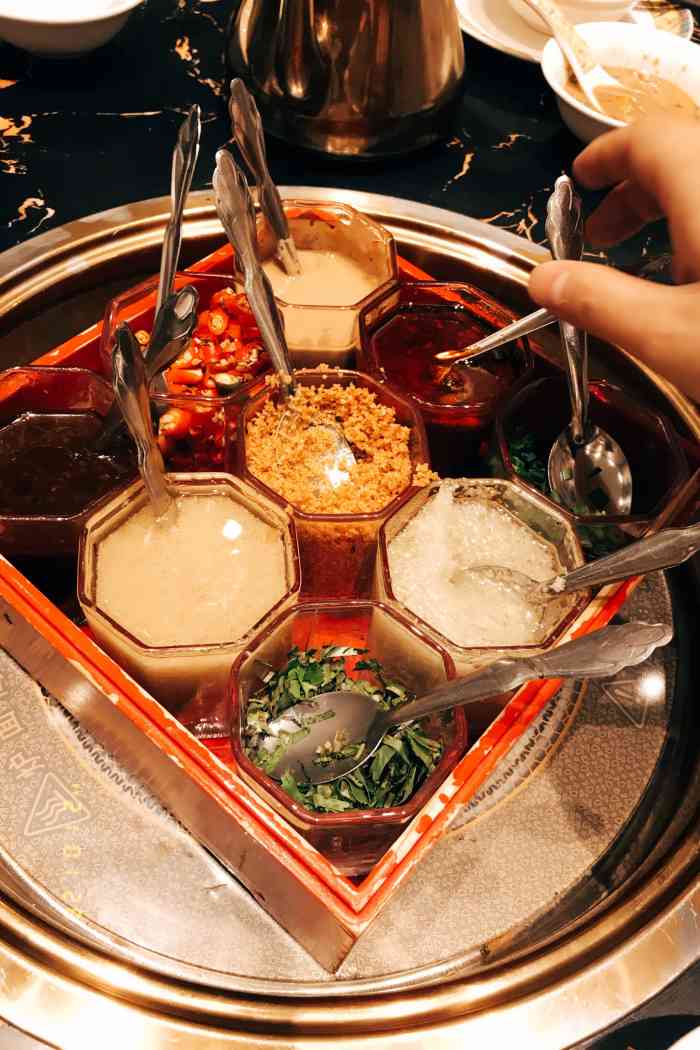 鸿运打边炉61港式火锅-"港风十足,[愉快]穿的复古一些又能吃又能.