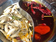 菌香鸳鸯锅-晓宇重庆火锅(赛格国际购物中心店)