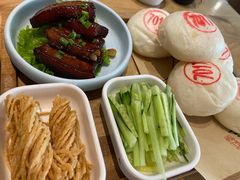 土馒头配大块肉-7017味道工厂(三墩店)