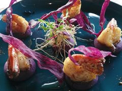 煎虾配紫薯泥薯片及姜味柠檬汁-AZUL by FUEL蓝色·法式酒馆(琶醍店)