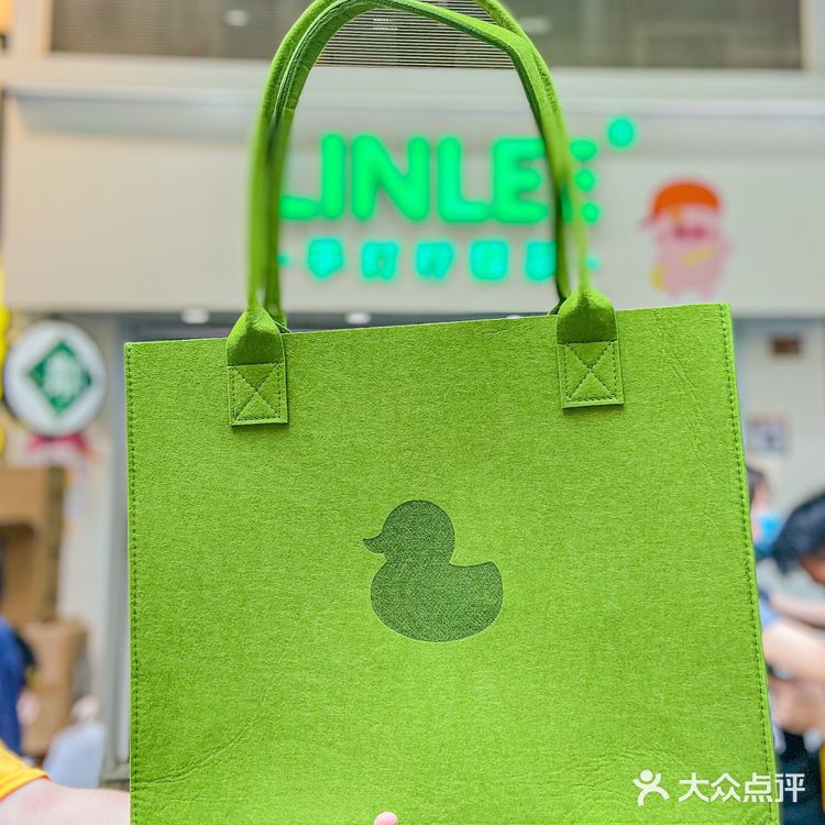 来北京路不打算带个包回家吗?买柠檬茶就送‼️