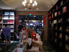 -钟书阁(松江泰晤士小镇店)